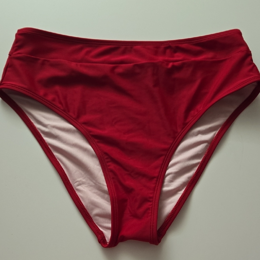 Cupshe Red Ruffle Bikini Set (M/L) 👙 - Picture 9 of 11